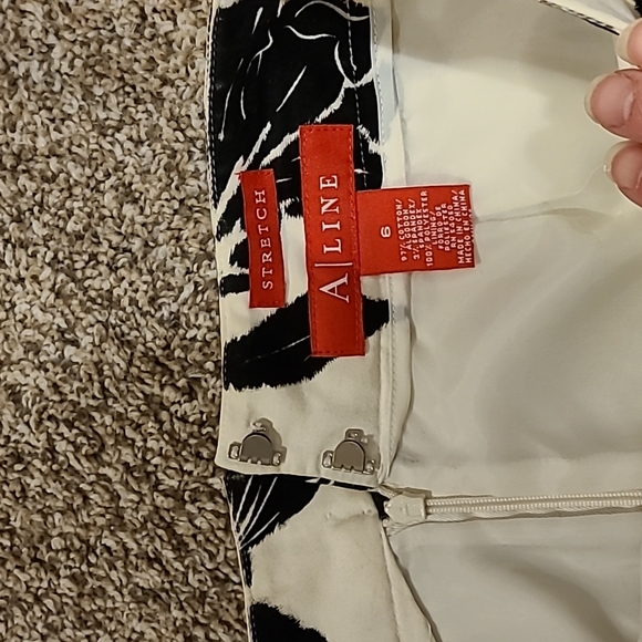 Mid length skirt - Picture 4 of 6